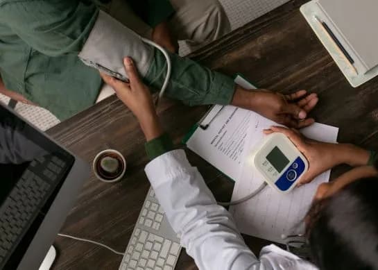 Czy po alkoholu wzrasta ciśnienie? Odkryj zaskakujące skutki dla zdrowia